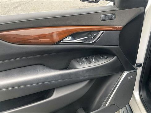 Used 2020 Cadillac Escalade ESV 2WD image 26