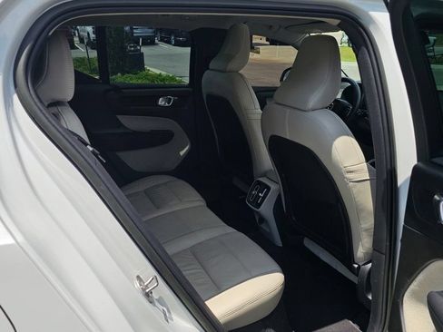 Used 2023 Volvo XC40 B4 Ultimate FWD image 12