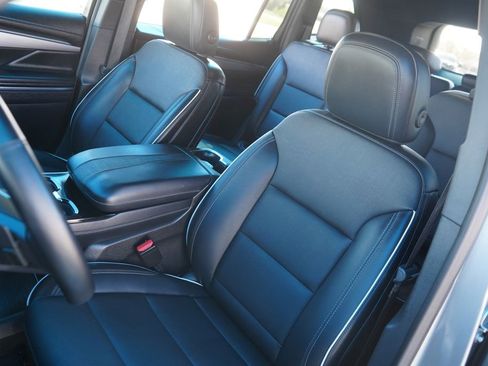 Used 2025 Buick Enclave Preferred AWD/4WD image 18