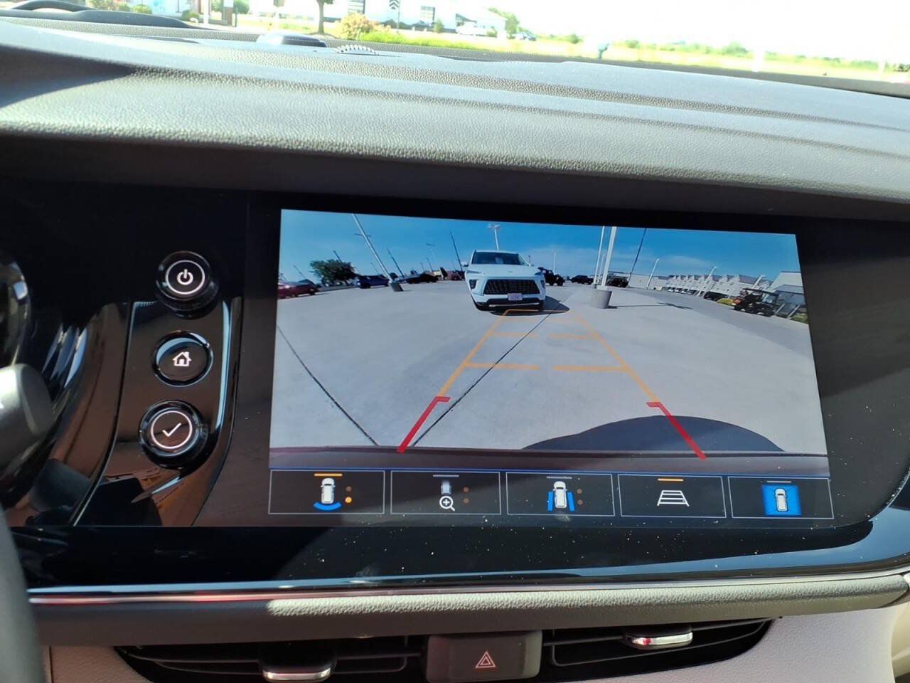 Used 2021 Buick Envision Avenir w/ Technology Package II FWD image 17