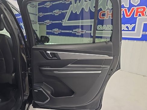 Used 2025 Buick Enclave Preferred image 24