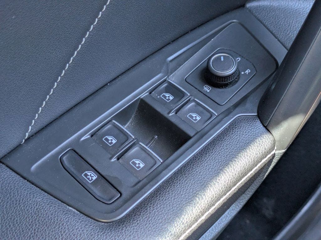 Used 2024 Volkswagen Tiguan SE FWD image 23