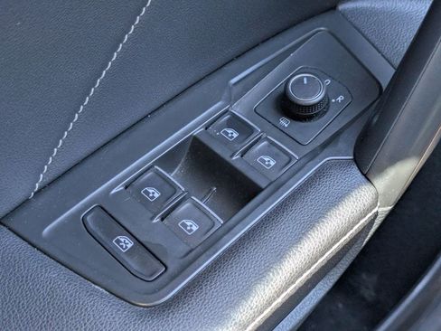 Used 2024 Volkswagen Tiguan SE FWD image 23