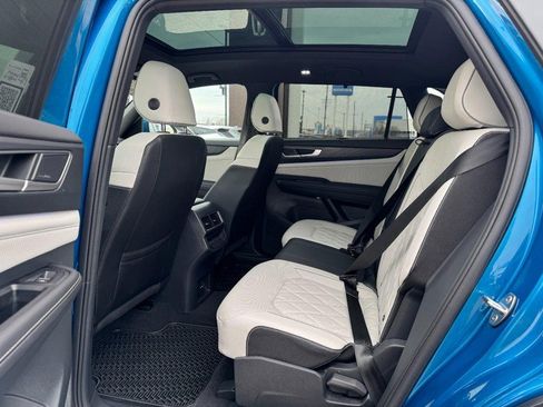 Used 2025 Volkswagen Atlas Cross Sport SEL Premium R-Line image 12