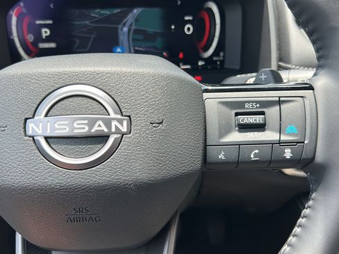 Used 2025 Nissan Rogue Platinum FWD image 30