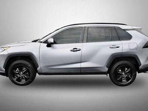 Used 2021 Toyota RAV4 XLE w/ Convenience Package AWD/4WD image 4