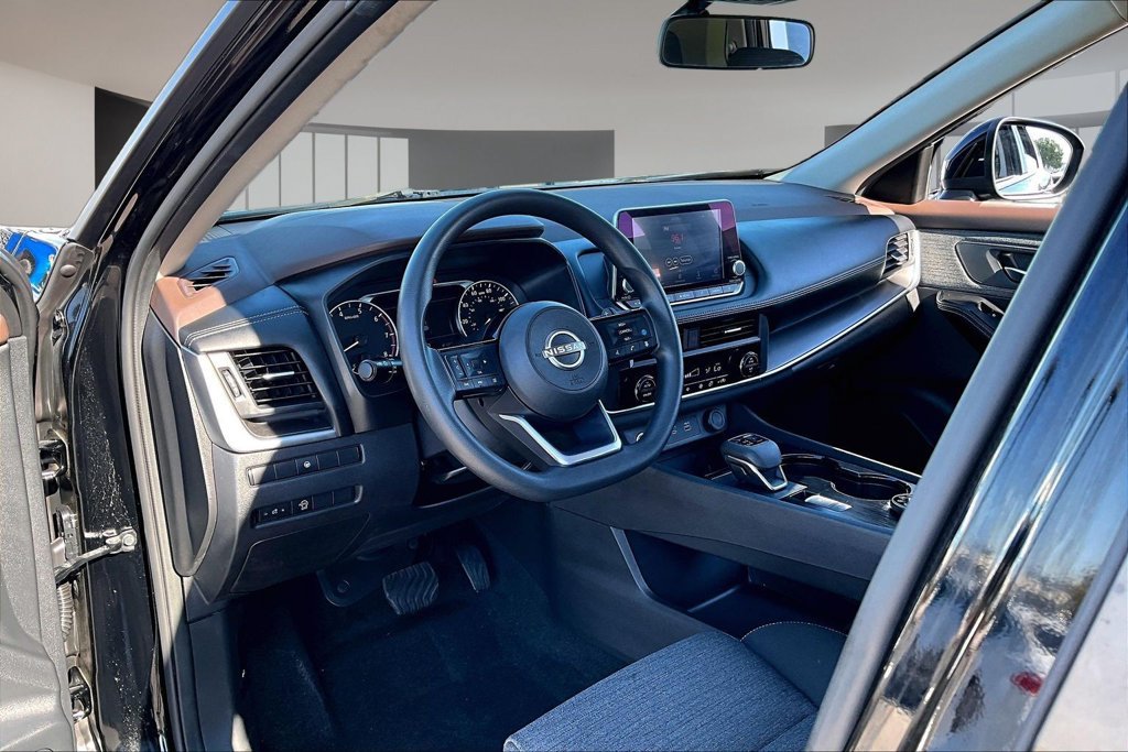 Used 2023 Nissan Rogue SV AWD/4WD image 13