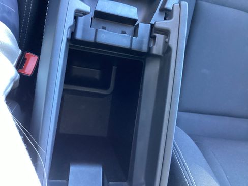 Used 2023 Nissan Rogue S image 31