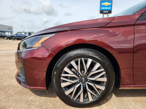 Used 2024 Nissan Altima 2.5 SV image 9