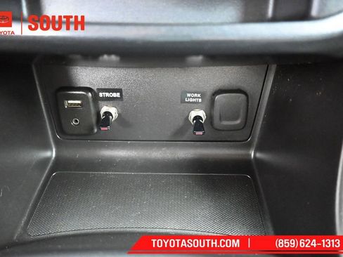 Used 2018 Chevrolet Colorado W/T RWD image 16