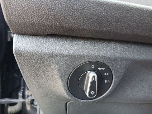 Used 2023 Volkswagen Jetta SE FWD image 12