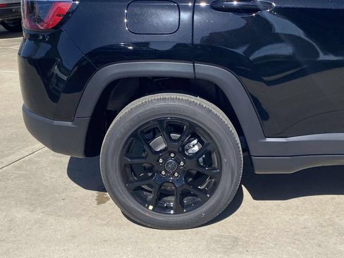 New 2026 Jeep Compass Latitude AWD/4WD image 32