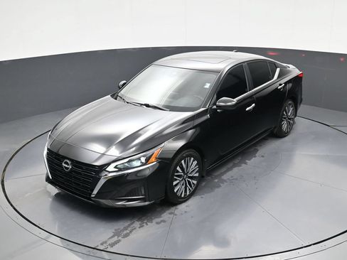 Used 2023 Nissan Altima 2.5 SV w/ SV Premium Package FWD image 26