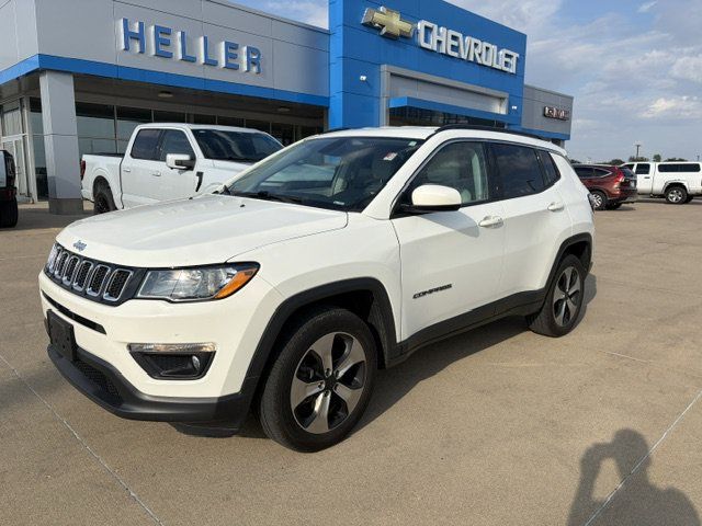 Used 2019 Jeep Compass Latitude w/ Popular Equipment Group AWD/4WD image 3
