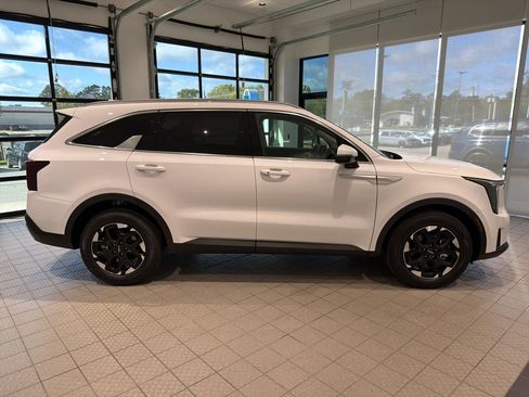 Used 2026 Kia Sorento S image 6