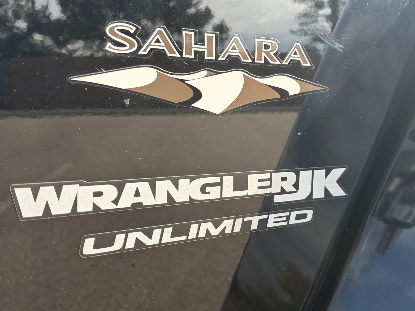 Used 2018 Jeep Wrangler Unlimited Sahara w/ Connectivity Group AWD/4WD image 34