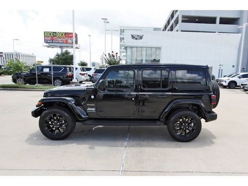 Used 2023 Jeep Wrangler Unlimited Sahara w/ Cold Weather Group AWD/4WD image 3