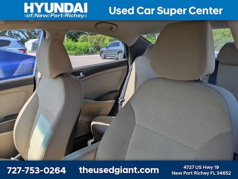 Used 2013 Hyundai Accent GLS FWD image 3