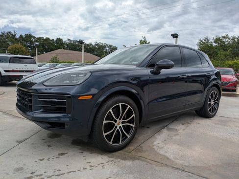 Used 2024 Porsche Cayenne AWD/4WD image 5