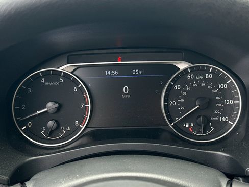 Used 2024 Nissan Altima 2.5 SV AWD/4WD image 21