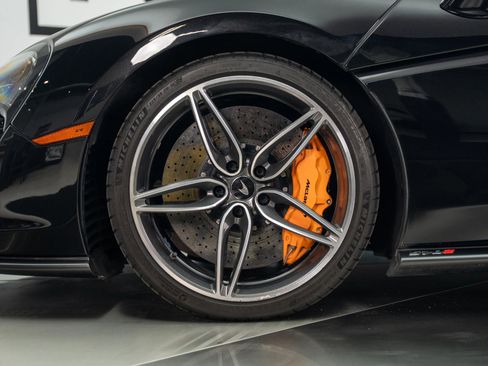 Used 2019 McLaren 570S Spider image 5