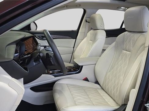 Used 2023 Buick Envision Avenir image 11