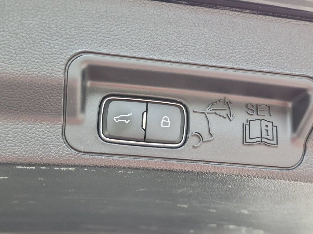Used 2020 Ford Explorer XLT w/ Equipment Group 202A AWD/4WD image 8