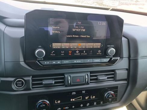 Used 2024 Nissan Pathfinder S image 22