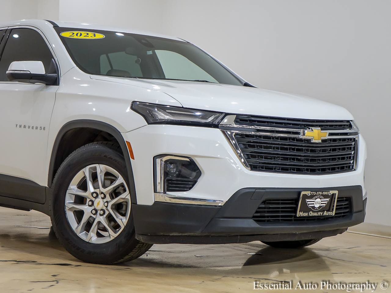 Used 2023 Chevrolet Traverse LS w/ Safety Package AWD/4WD image 2