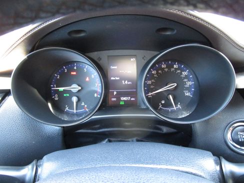 Used 2019 Toyota C-HR Limited image 11