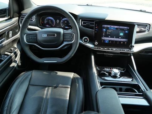 Used 2022 Jeep Wagoneer Series I AWD/4WD image 18