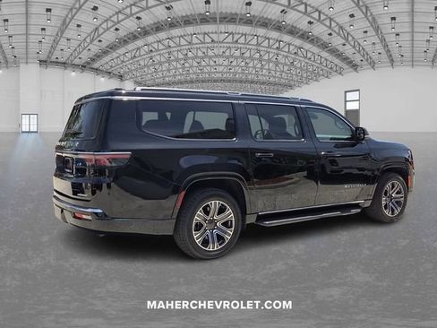 Used 2024 Jeep Wagoneer L Series II RWD image 7