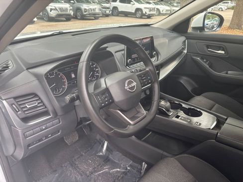 Used 2025 Nissan Rogue SV FWD image 35