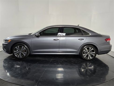 Used 2020 Volkswagen Passat 2.0T SEL image 3