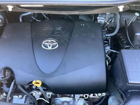 Used 2018 Toyota Sienna LE FWD image 32