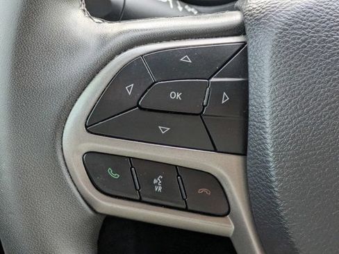 Used 2020 Jeep Cherokee Latitude Plus FWD image 25