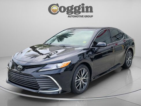 Used 2024 Toyota Camry XLE FWD image 2