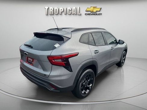 New 2026 Chevrolet Trax LT w/ Midnight Edition FWD image 5
