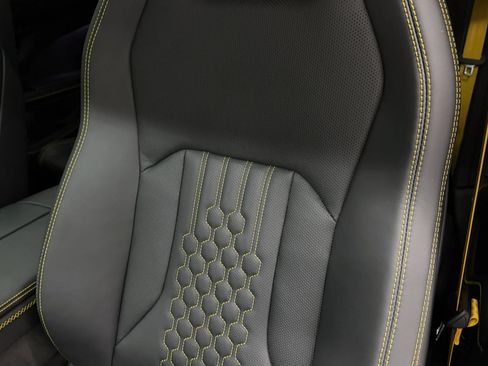 Used 2025 Lamborghini Urus SE AWD/4WD image 36