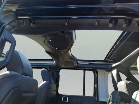 New 2026 Jeep Wrangler Unlimited Sahara AWD/4WD image 15