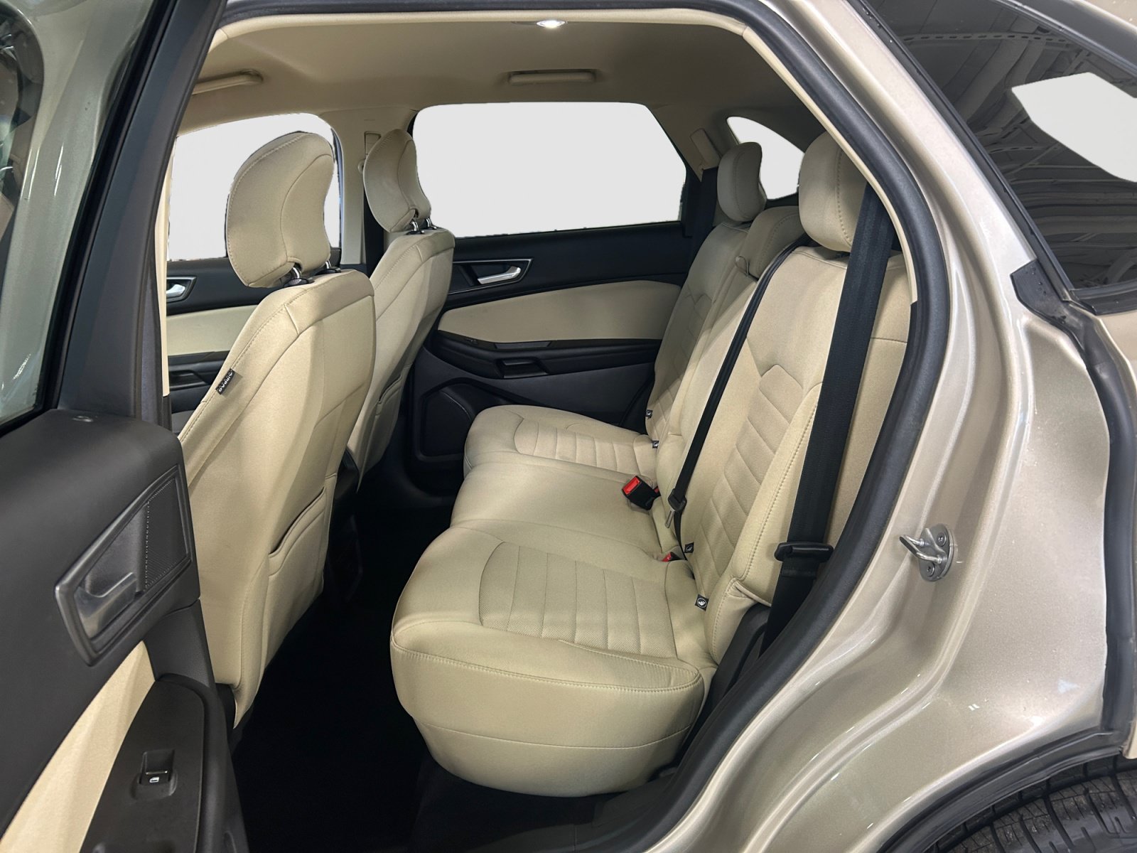 Used 2018 Ford Edge SE FWD image 12
