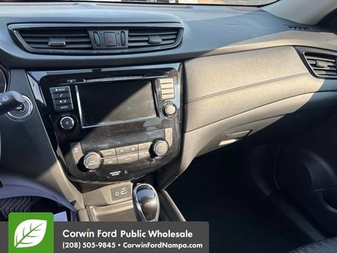 Used 2018 Nissan Rogue SV AWD/4WD image 21