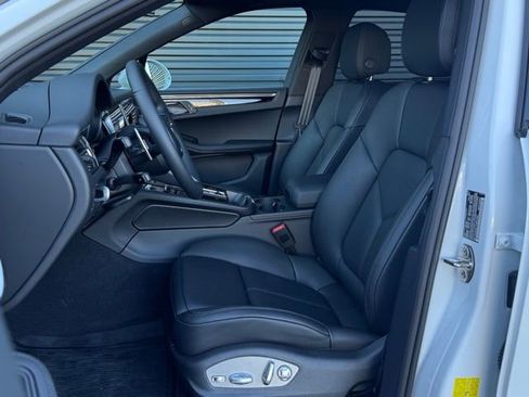 New 2026 Porsche Macan image 4