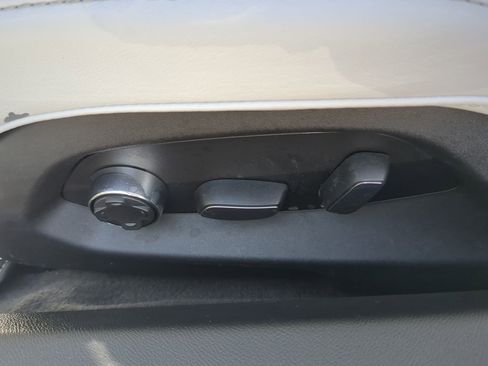 Used 2022 Chevrolet Corvette Stingray Premium Conv w/ Z51 Performance Package image 47