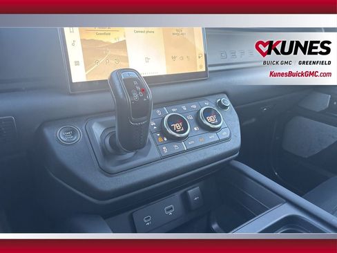 Used 2024 Land Rover Defender 130 X-Dynamic SE image 30