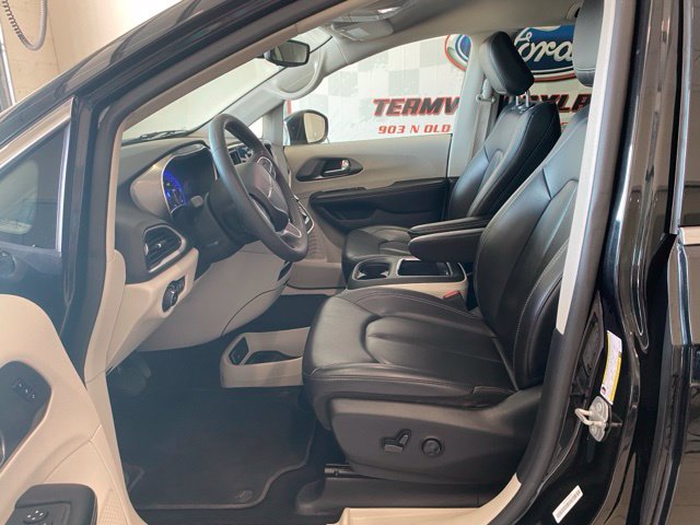 Used 2023 Chrysler Pacifica Touring-L FWD image 14