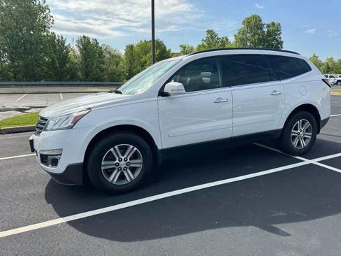Used 2017 Chevrolet Traverse LT FWD image 4