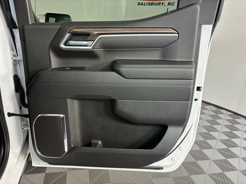 Used 2025 Chevrolet Silverado 1500 LT AWD/4WD image 23