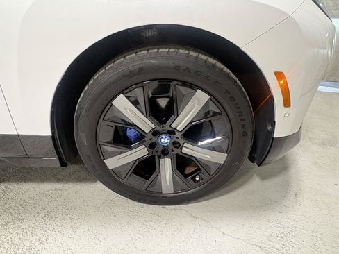 Used 2023 BMW iX xDrive50 w/ Premium Package AWD/4WD image 33
