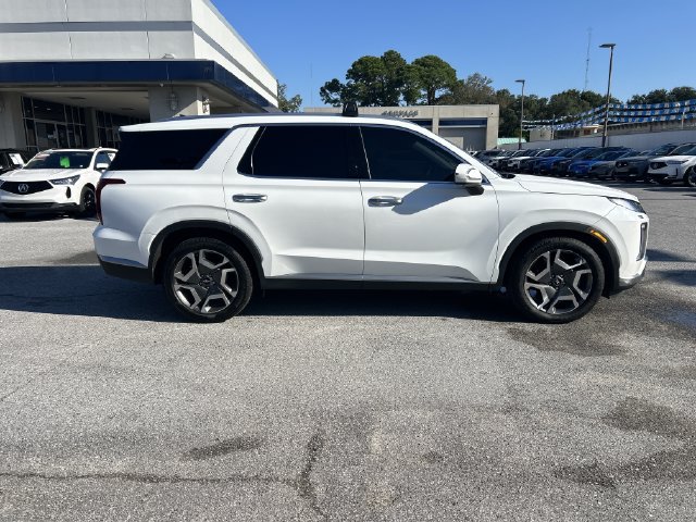 Used 2024 Hyundai Palisade SEL w/ Premium Package FWD image 3